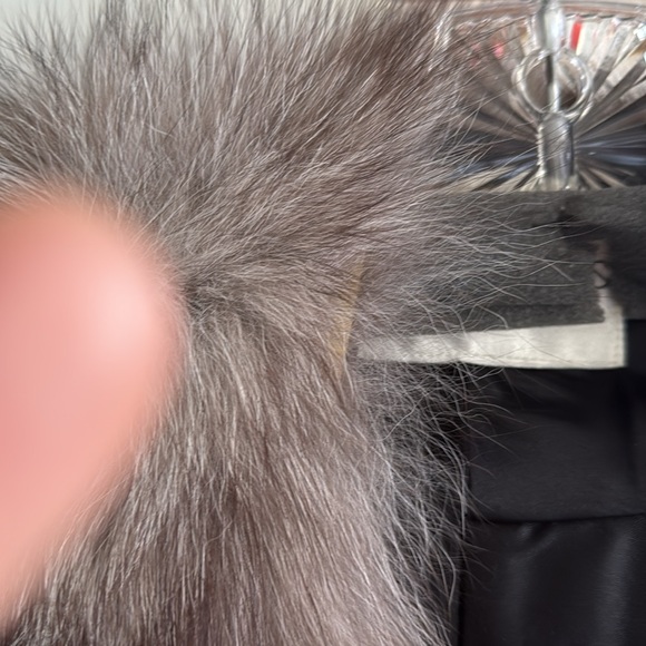 Used Sliver real fox stole used . L-XL. With free Fendi scarf or bag of - Picture 16 of 16